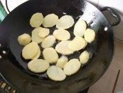 椒盐土豆片做法图解4)