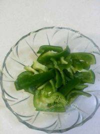 开胃菜青椒炒腰花做法图解3)