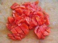 色香味俱全的西红柿海虹浓汤的做法图解二