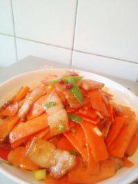 很有食欲的红萝卜炒肉片
