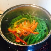 回味无穷的肉炒豇豆做法图解4)
