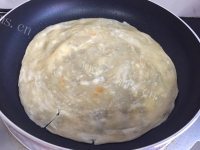 色香味俱全的鸡蛋手抓饼做法图解3)