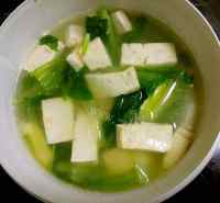 美味的小白菜豆腐汤