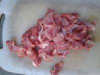 家常菜肉片炒菜花做法图解2)