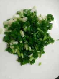 家常菜芹菜炒香干做法图解3)