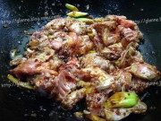 美味的泡椒炖鸭肉做法图解2)