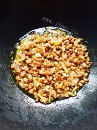 可口的干煸四季豆做法图解4)