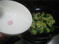 家常菜香菇炒西兰花做法图解9)