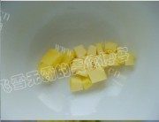 诱人蒜香面包做法图解6)
