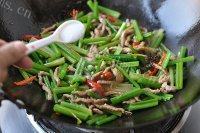 肉丝芹菜做法图解12)