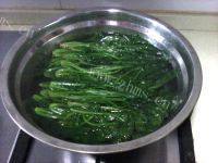 家常菜白灼菠菜做法图解4)