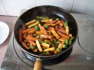 家常菜辣椒炒豆干