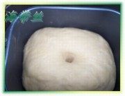 自制冬天里的肉桂面包卷做法图解2)