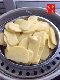 美味健康的土豆枣泥芝麻饼做法图解3)