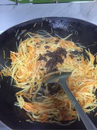 美味的胡萝卜土豆丝做法图解5)