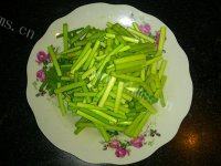 好吃的肉丝蒜苗做法图解3)