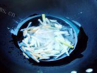 家常菜芹菜炒牛肉做法图解4)