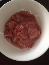 美味的四季豆炒肉做法图解2)