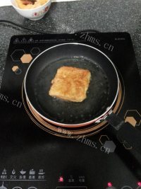 自制鸡蛋吐司做法图解4)