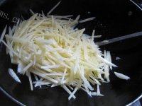 「DIY美食」青椒土豆丝做法图解2)