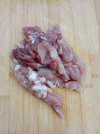 色泽鲜亮的香菇肉片做法图解2)