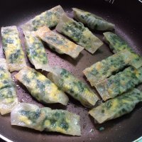咸甜适中的韭菜鸡蛋煎饺做法图解9)