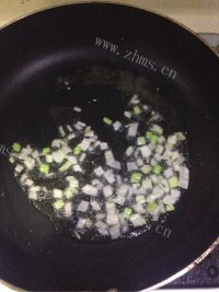鲜美的什锦虾仁煲仔饭做法图解2)