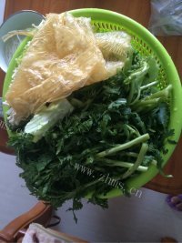 美味的鸡汁火锅做法图解5)