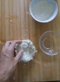美味黑椒鸡腿蘑菇披萨做法图解5)