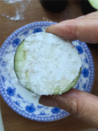美味的虾仁焖茄子做法图解3)