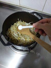 简单的醋溜豆芽做法图解10)