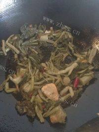 口感极佳的香辣酸菜肉片做法图解7)