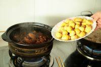 家常菜板栗红烧肉