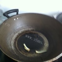 助消化的芹菜炒鱿鱼做法图解3)