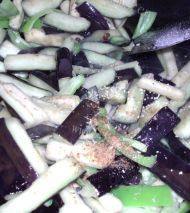 好吃的清炒茄子做法图解5)