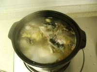 美味的香菜鱼头豆腐汤做法图解5)