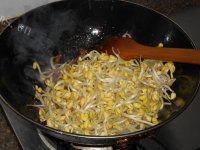 家常菜黄豆芽炒肉丝做法图解6)
