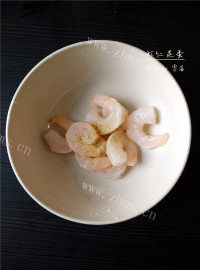 美味的虾仁蒸蛋做法图解2)