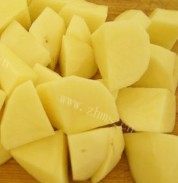 美味的土豆炖茄子做法图解1)