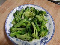 营养丰富的清炒西兰花