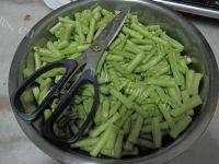 诱人的腌酸豆角做法图解3)