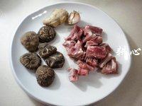 软嫩香菇蒸排骨做法图解1)