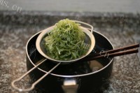 芳香四溢的凉拌海带丝做法图解6)