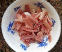 家常菜芹菜炒肉做法图解1)