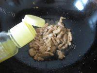 家常菜芹菜胡萝卜炒肉丝做法图解4)
