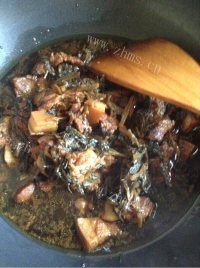 好吃不腻的梅干菜烧肉做法图解10)