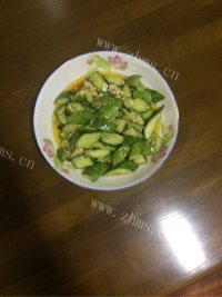 美味的炝拌黄瓜