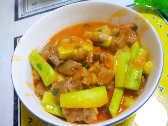 色泽鲜亮的番茄牛腩