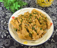 美味佳肴般的葱油白切鸡做法图解7)
