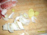 简单的蘑菇炒肉做法图解3)